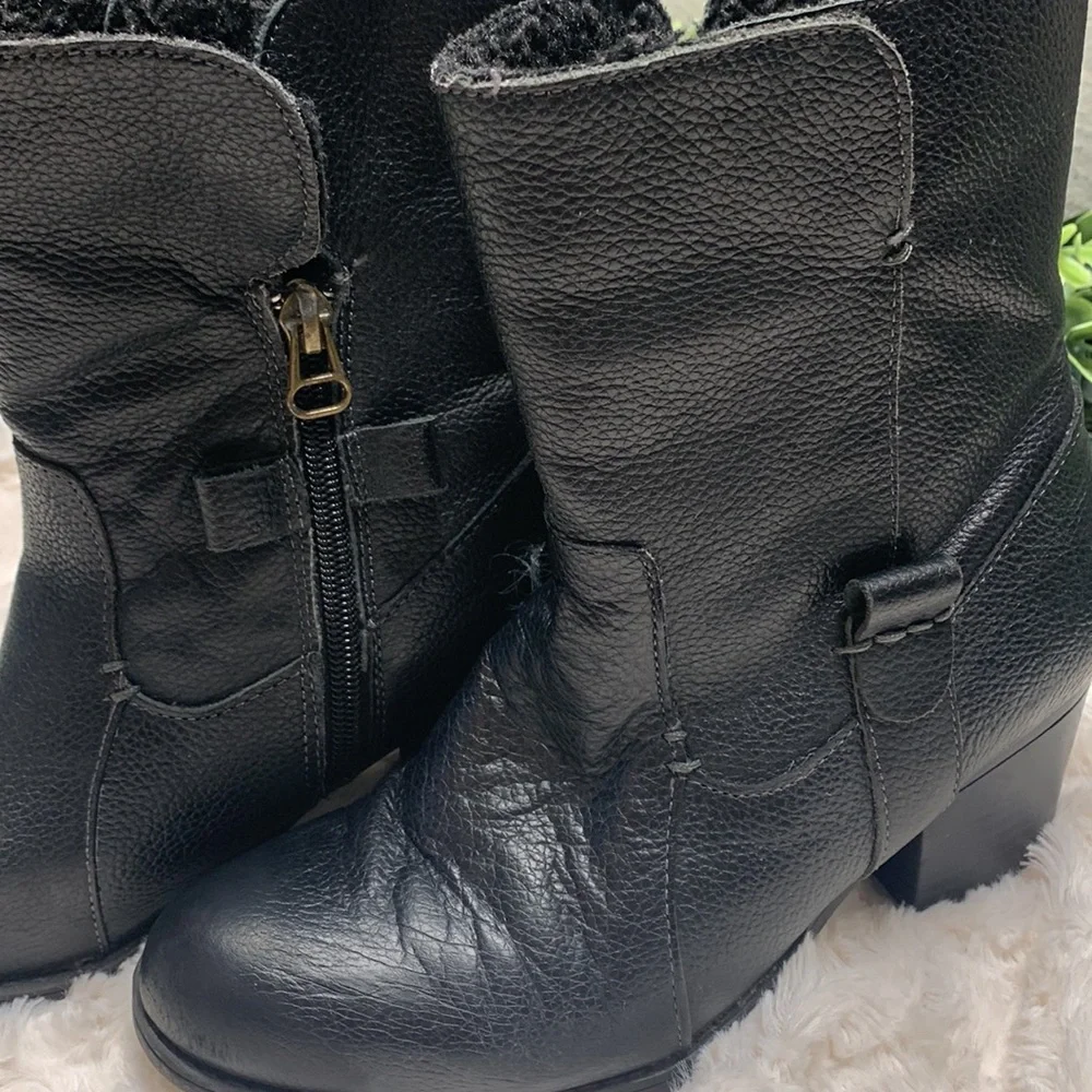 Sporto Black Mid-Height Leather Ankle Booties